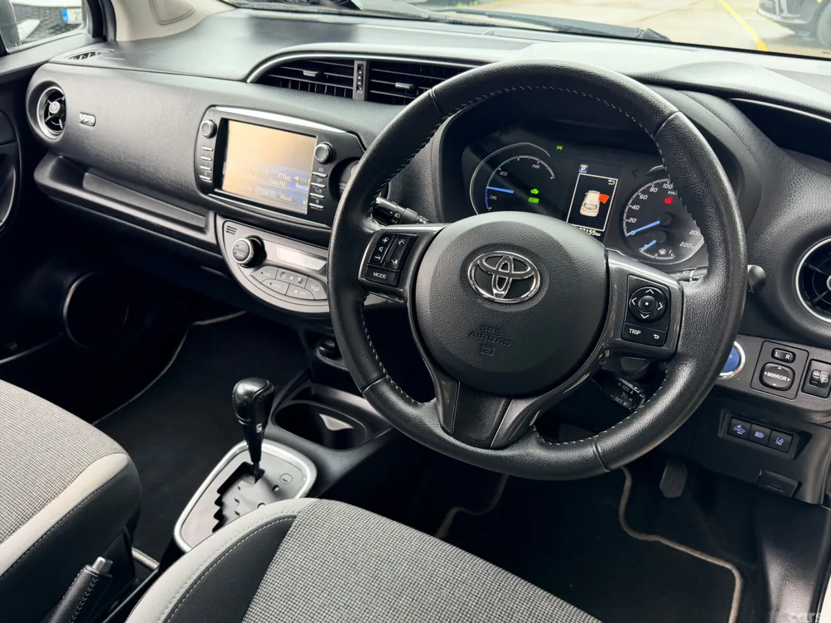Toyota Yaris MPV, Petrol Hybrid, 2020, White