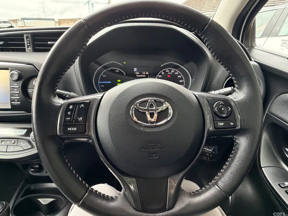 Toyota Yaris MPV, Petrol Hybrid, 2020, White