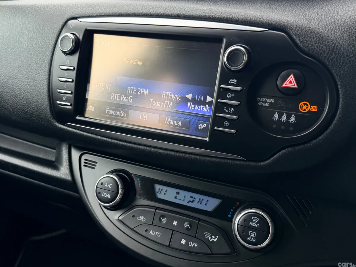 Toyota Yaris MPV, Petrol Hybrid, 2020, White