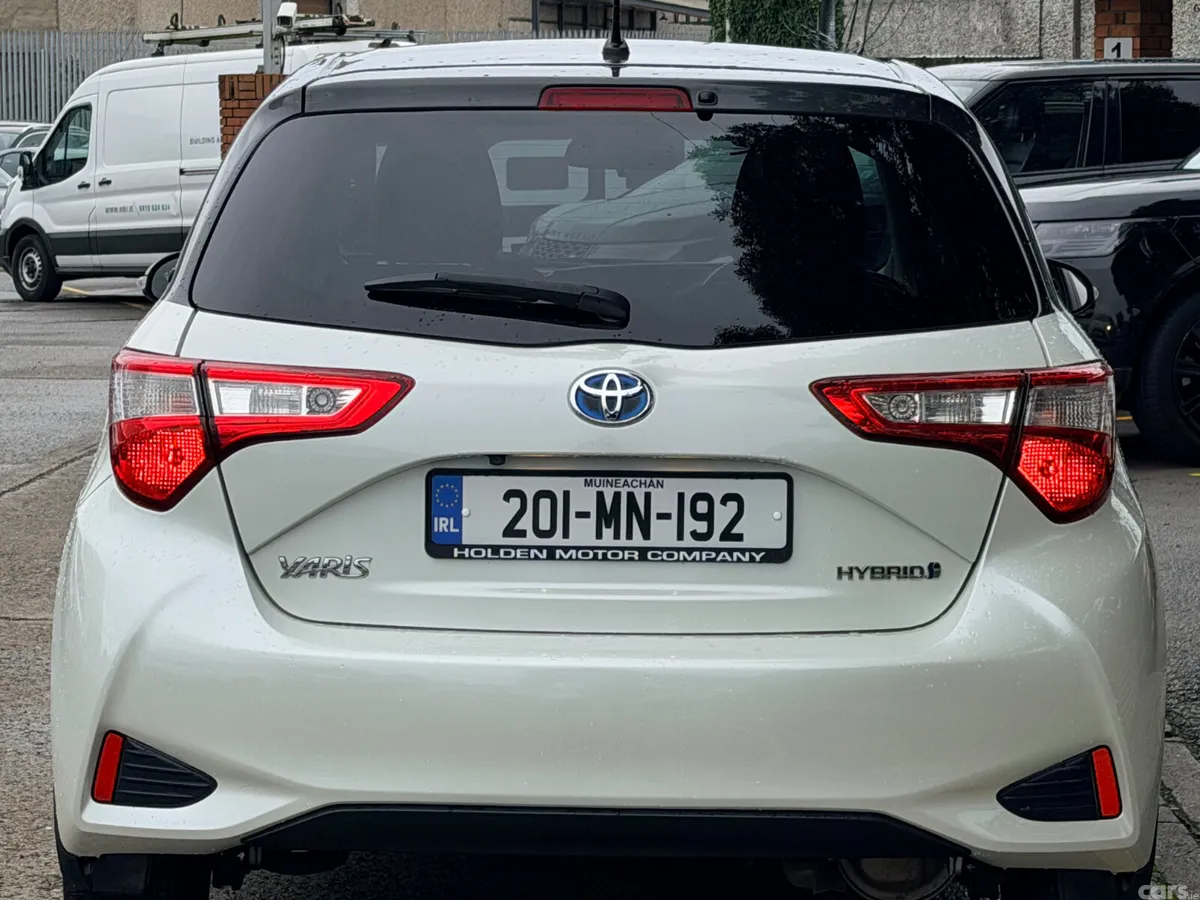 Toyota Yaris MPV, Petrol Hybrid, 2020, White