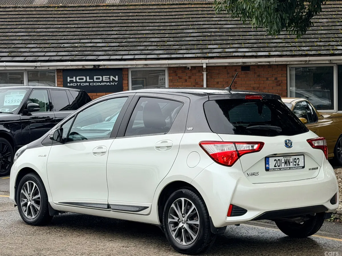 Toyota Yaris MPV, Petrol Hybrid, 2020, White