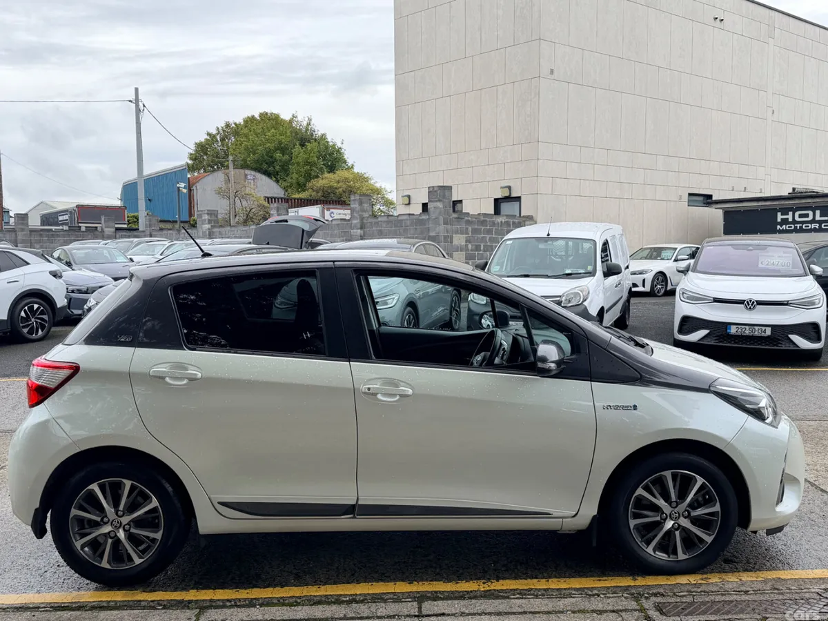 Toyota Yaris MPV, Petrol Hybrid, 2020, White