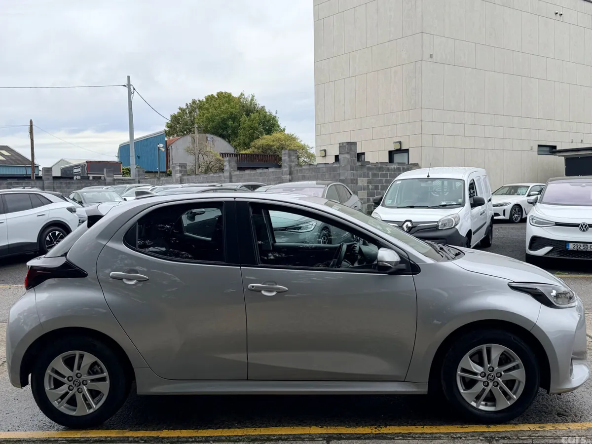 Toyota Yaris Hatchback, Petrol Hybrid, 2024, Grey