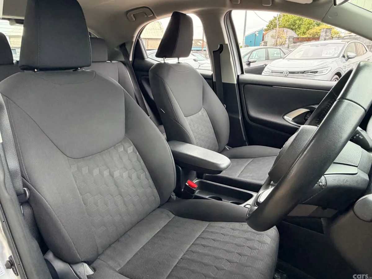 Toyota Yaris Hatchback, Petrol Hybrid, 2024, Grey