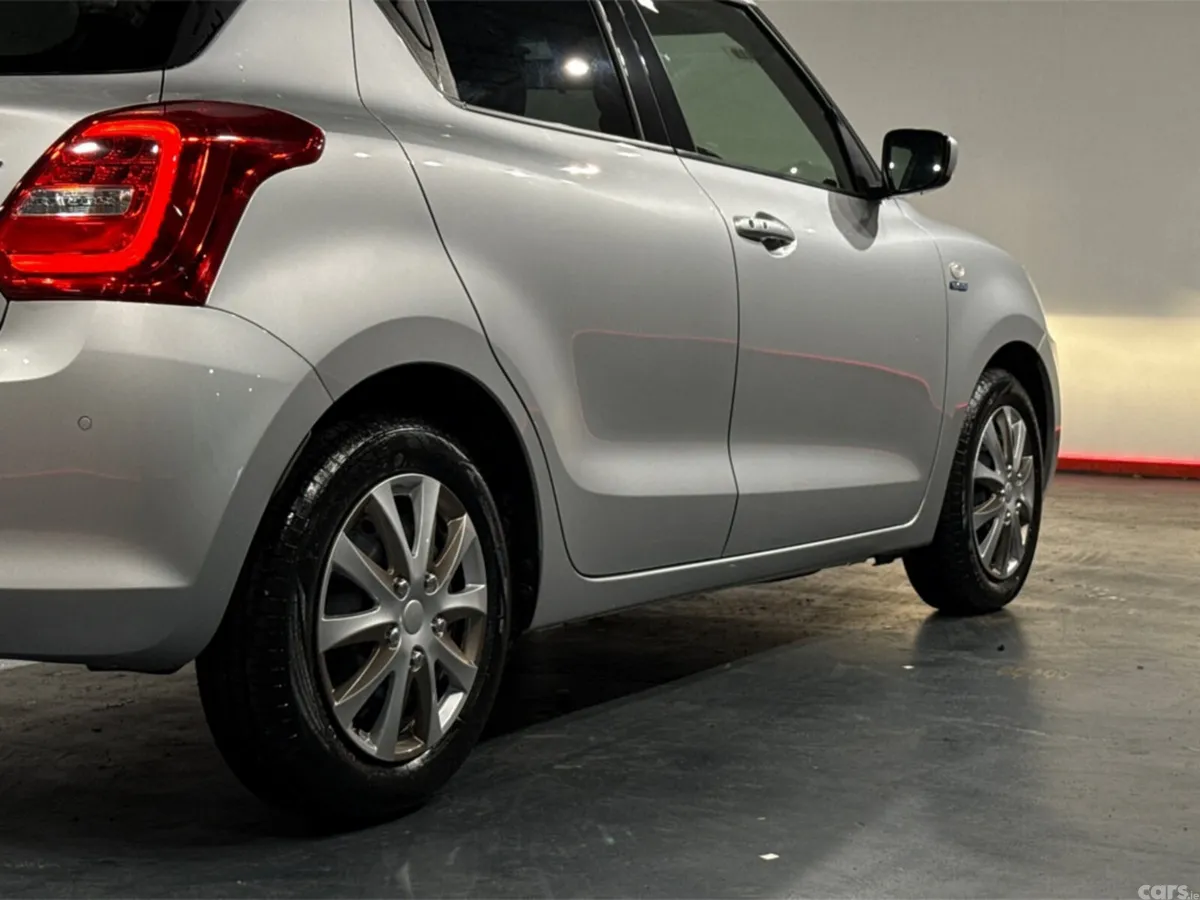 Suzuki Swift Hatchback, Petrol Hybrid, 2022, Silver
