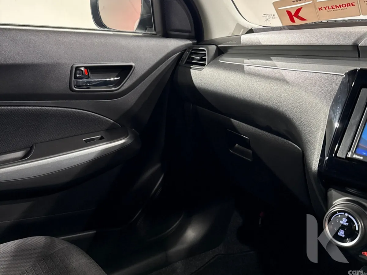 Suzuki Swift Hatchback, Petrol Hybrid, 2022, Silver
