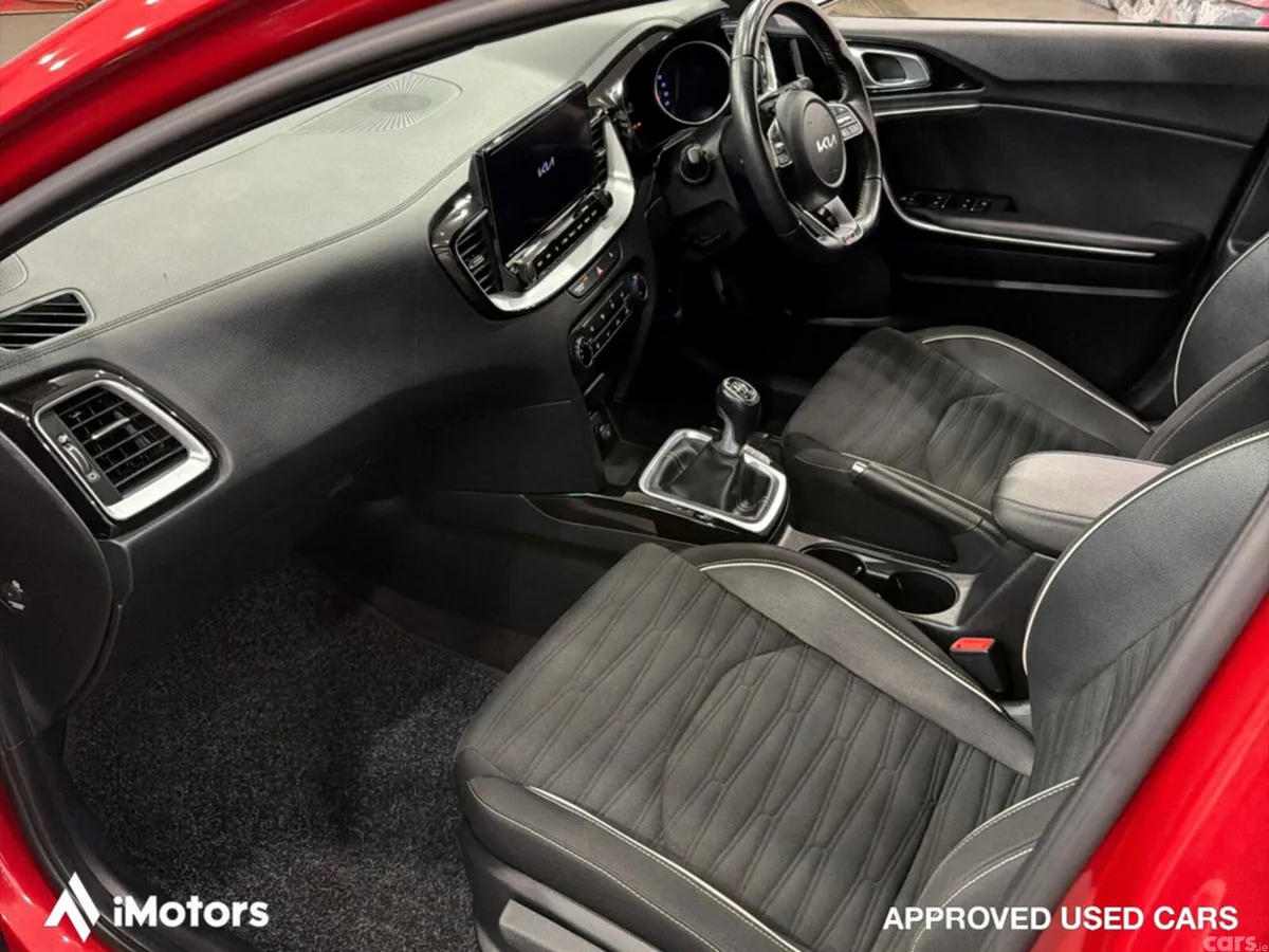 Kia Ceed Hatchback, Petrol, 2022, Red