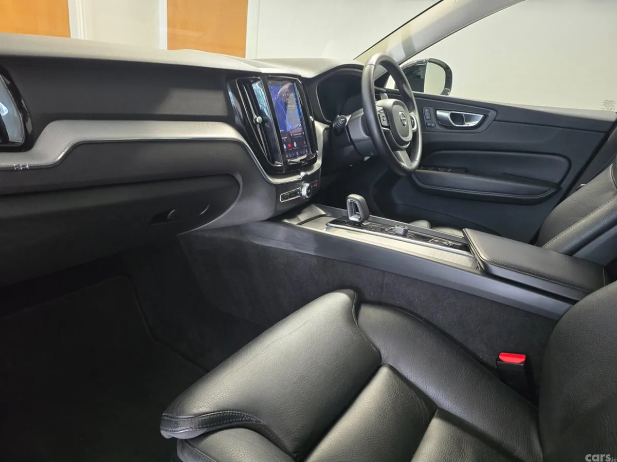 Volvo XC60 SUV, Petrol Plug-in Hybrid, 2023, Grey