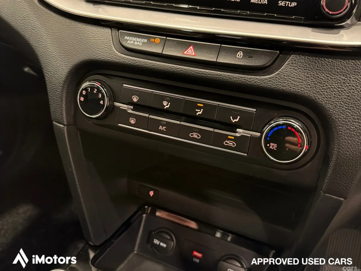 Kia Ceed Hatchback, Petrol, 2022, Red