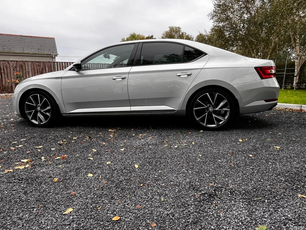 Skoda Superb Saloon, Diesel, 2019, Grey