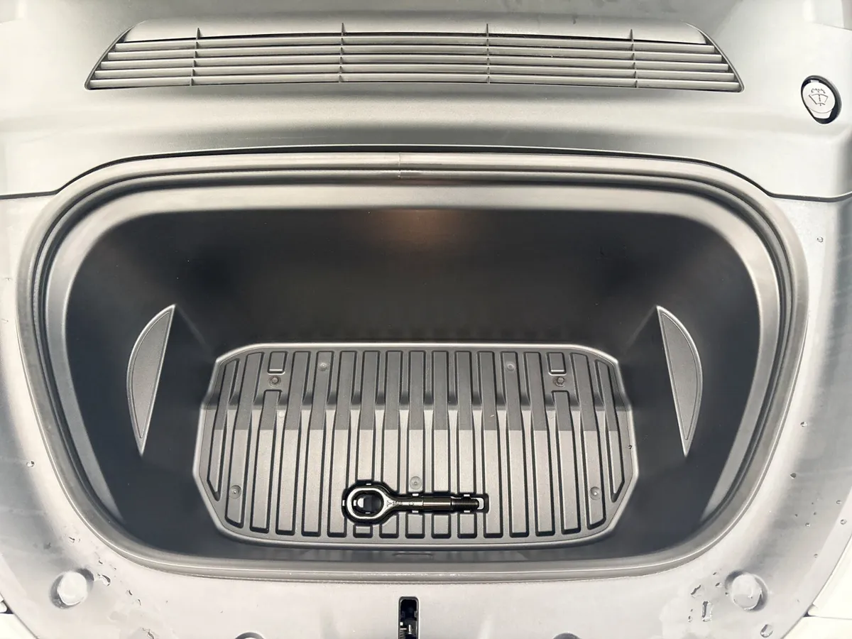 Tesla Model Y MPV, Electric, 2023, White
