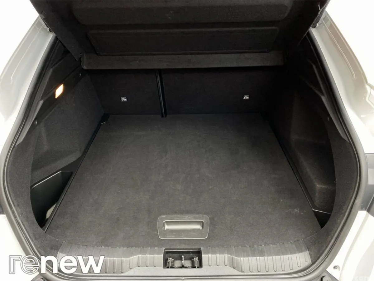 Renault Arkana Hatchback, Petrol Hybrid, 2025, White