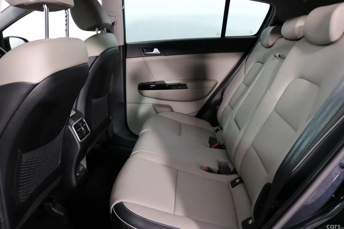 Kia Sportage SUV, Diesel Hybrid, 2021, Black
