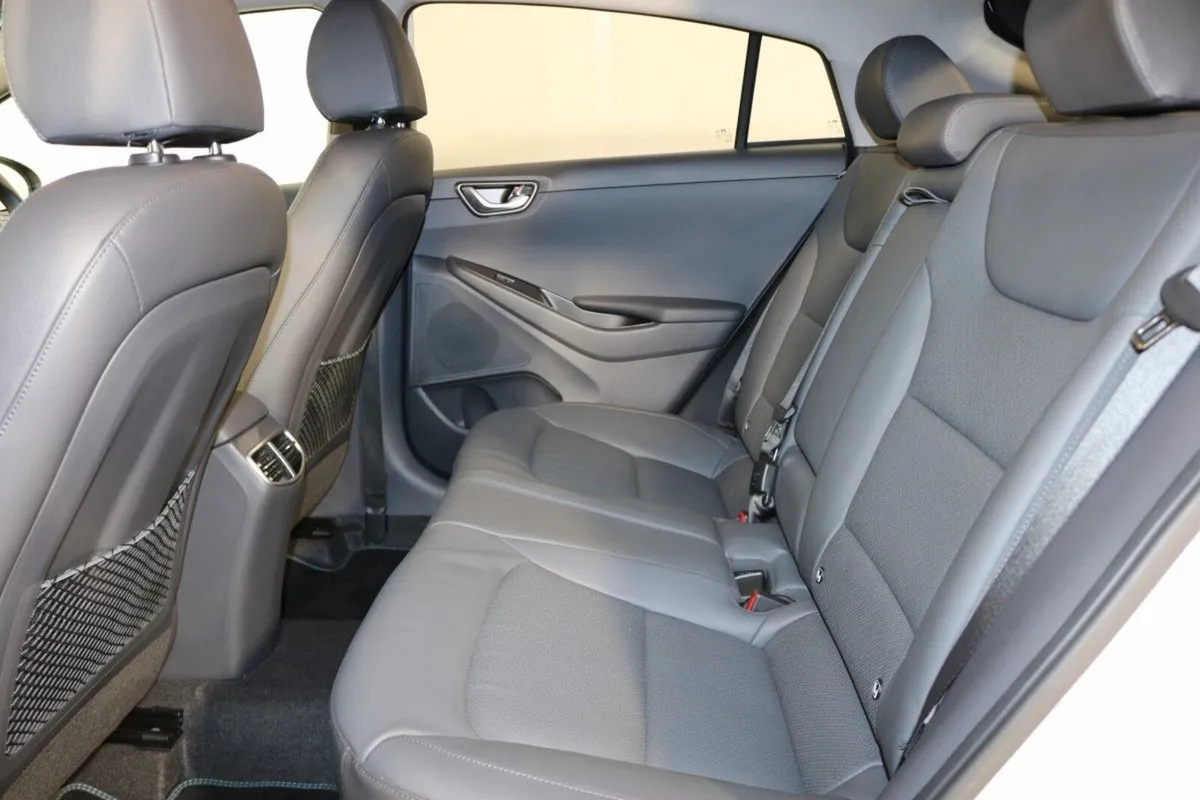 Hyundai IONIQ Hatchback, Electric, 2022, White