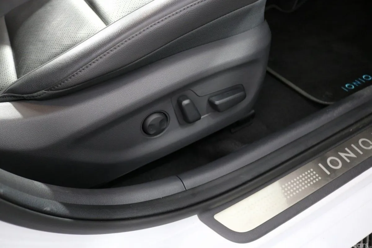 Hyundai IONIQ Hatchback, Electric, 2022, White