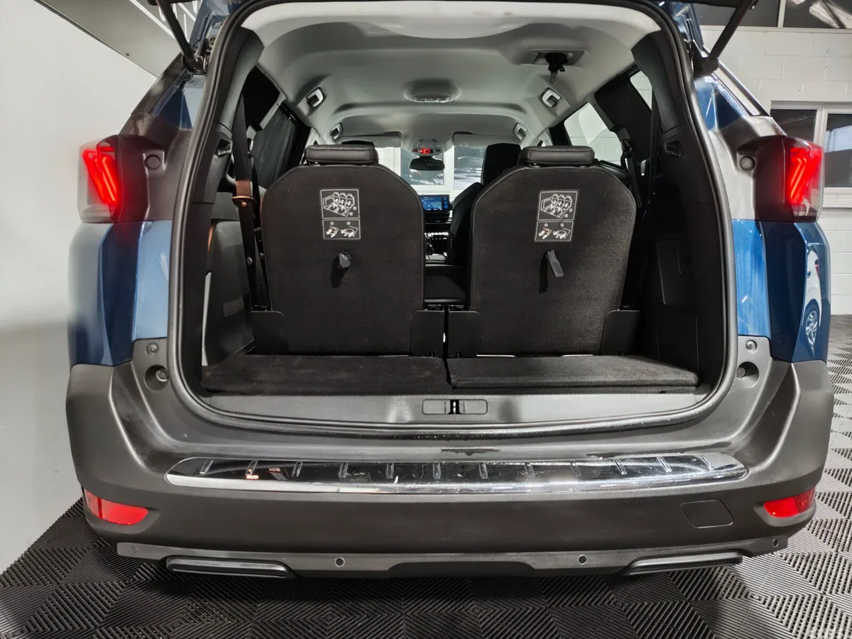 Peugeot 5008 MPV, Diesel, 2021, Blue