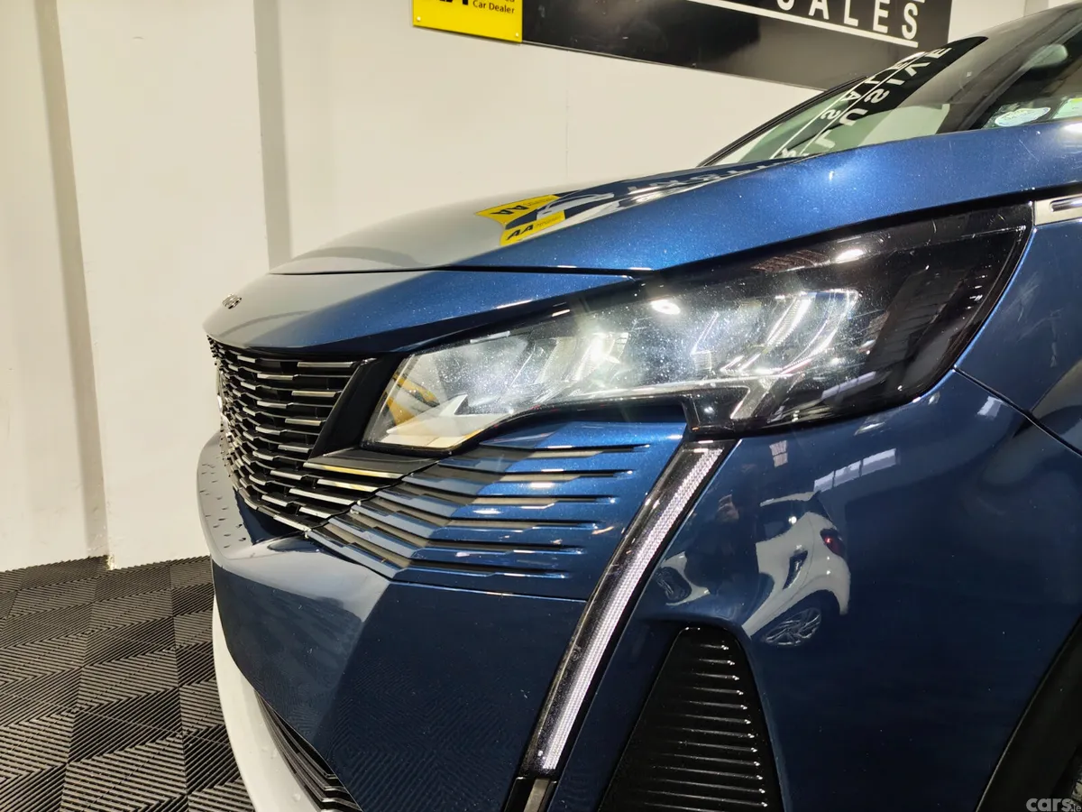Peugeot 5008 MPV, Diesel, 2021, Blue