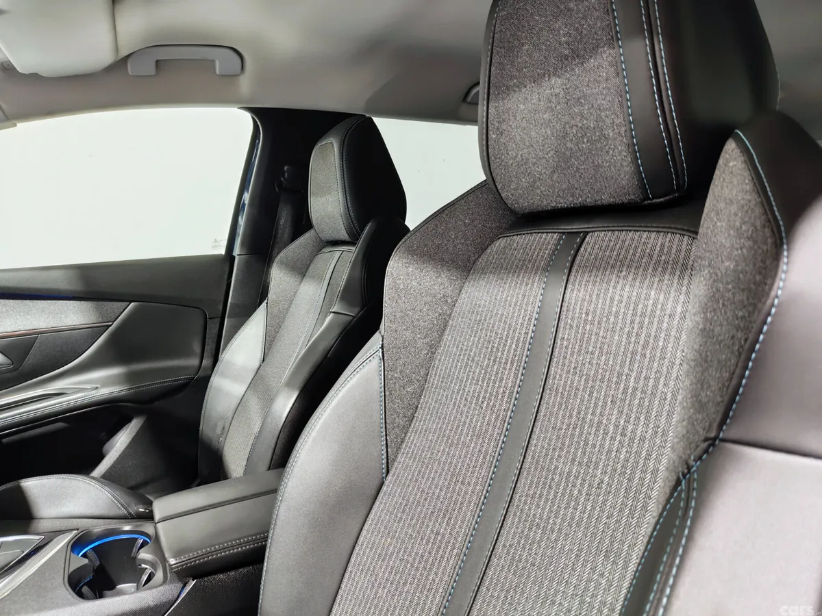 Peugeot 5008 MPV, Diesel, 2021, Blue