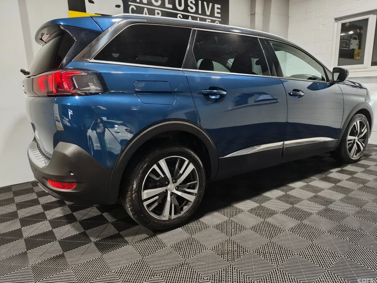 Peugeot 5008 MPV, Diesel, 2021, Blue