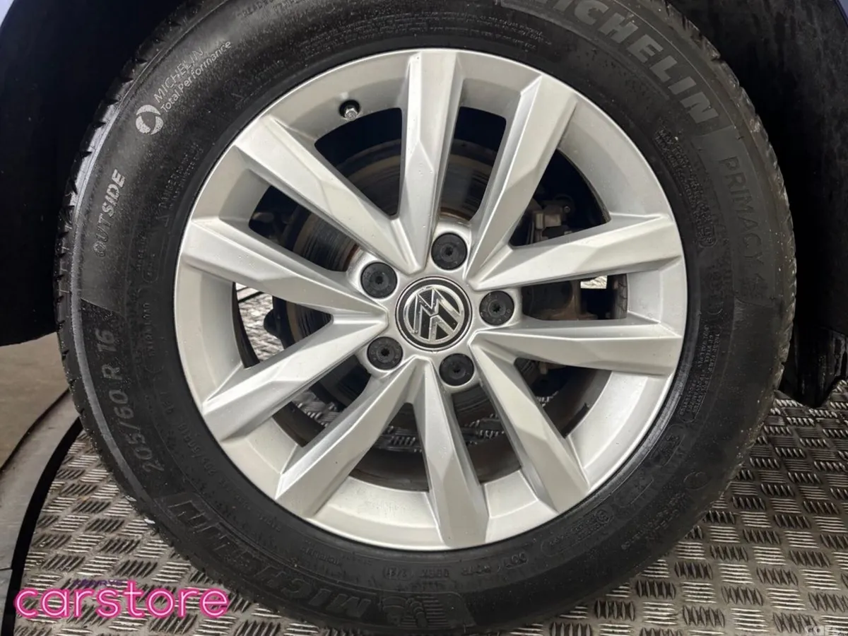 Volkswagen Touran MPV, Petrol, 2018, Blue