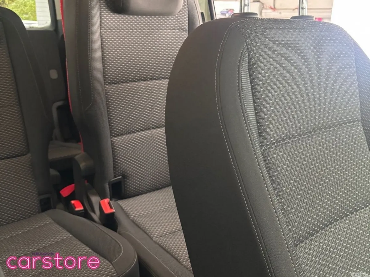 Volkswagen Touran MPV, Petrol, 2018, Blue