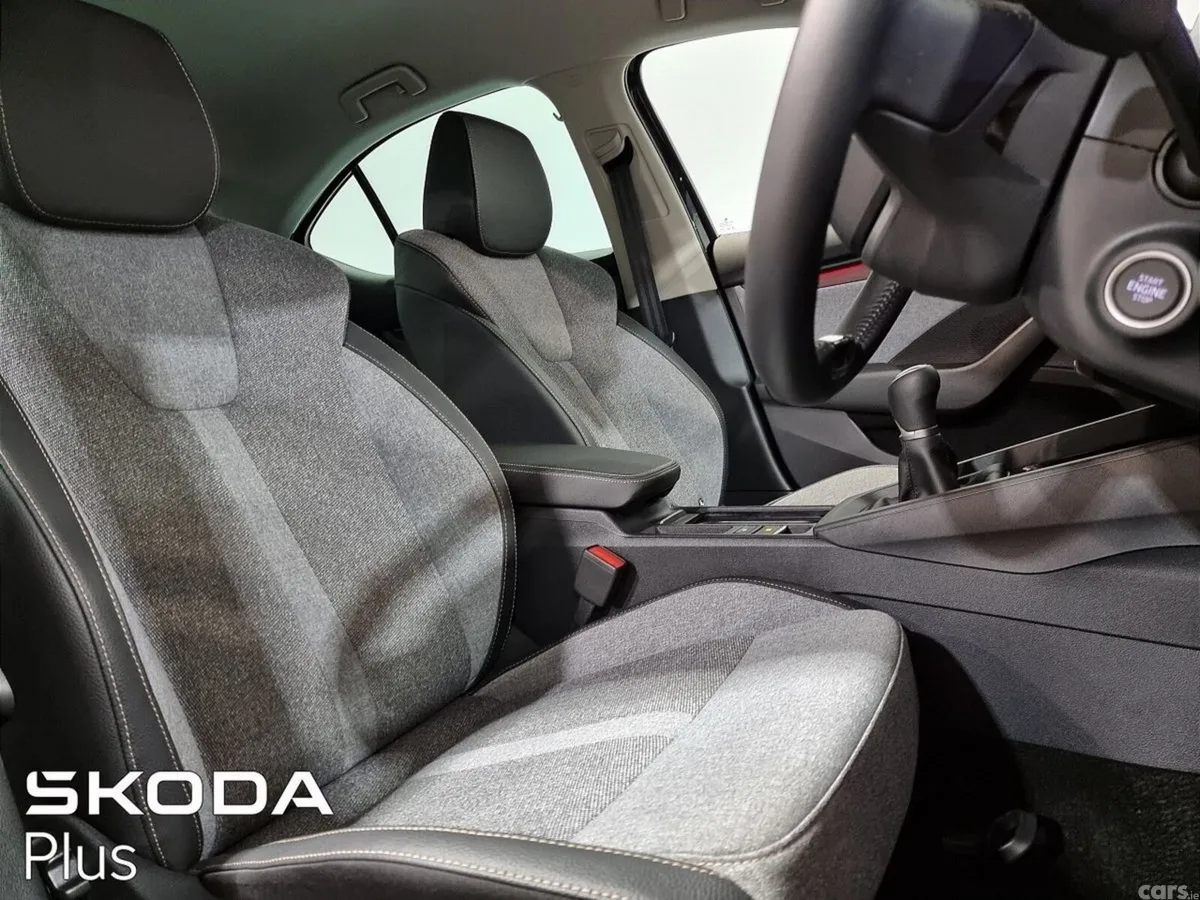 Skoda Octavia Saloon, Petrol, 2026, Black