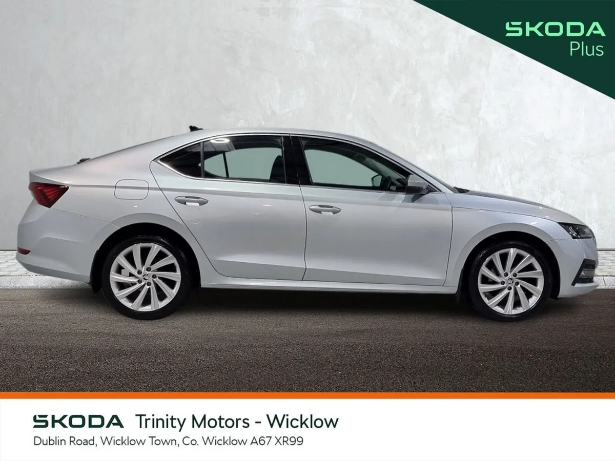 Skoda Octavia Saloon, Petrol, 2023, Silver
