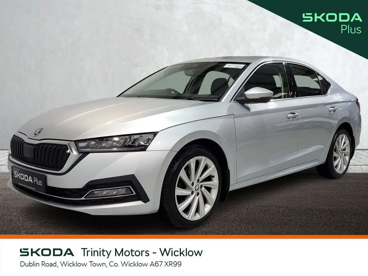 Skoda Octavia Saloon, Petrol, 2023, Silver