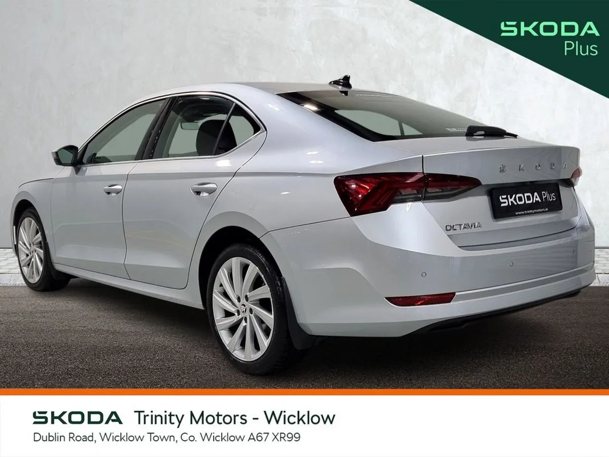Skoda Octavia Saloon, Petrol, 2023, Silver
