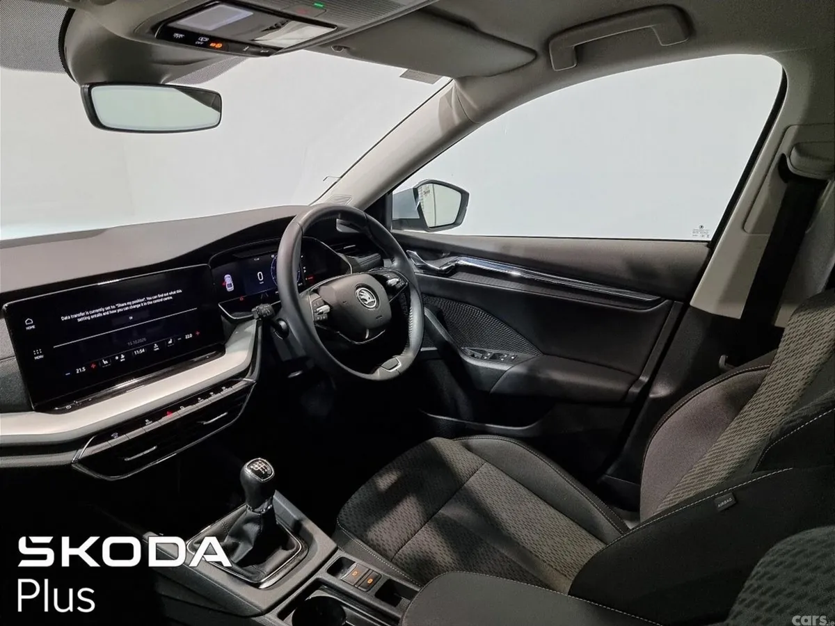 Skoda Octavia Saloon, Petrol, 2023, Silver