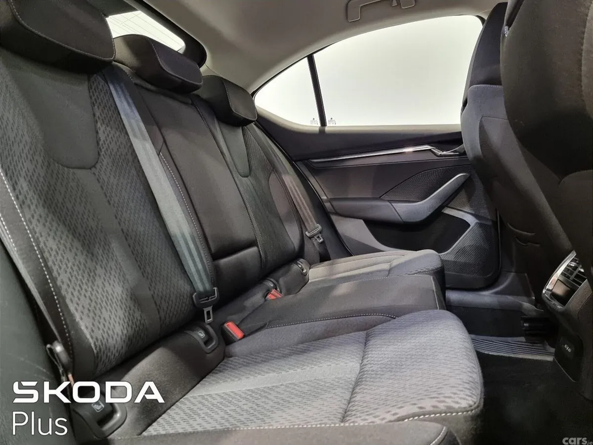 Skoda Octavia Saloon, Petrol, 2023, Silver