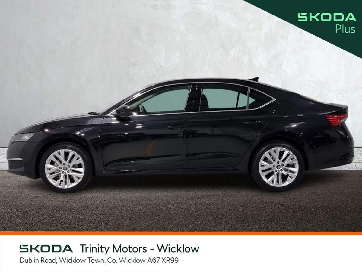 Skoda Octavia Saloon, Petrol, 2026, Black