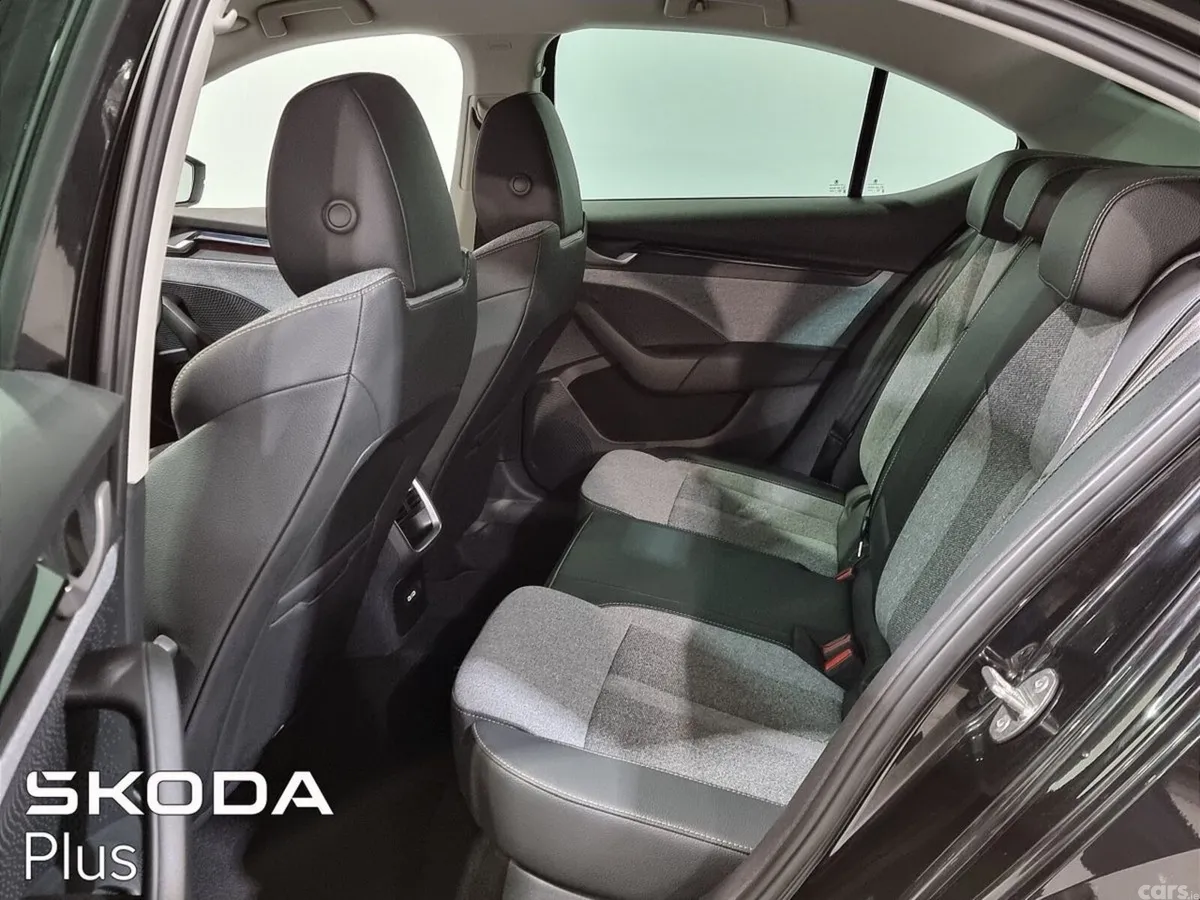 Skoda Octavia Saloon, Petrol, 2026, Black