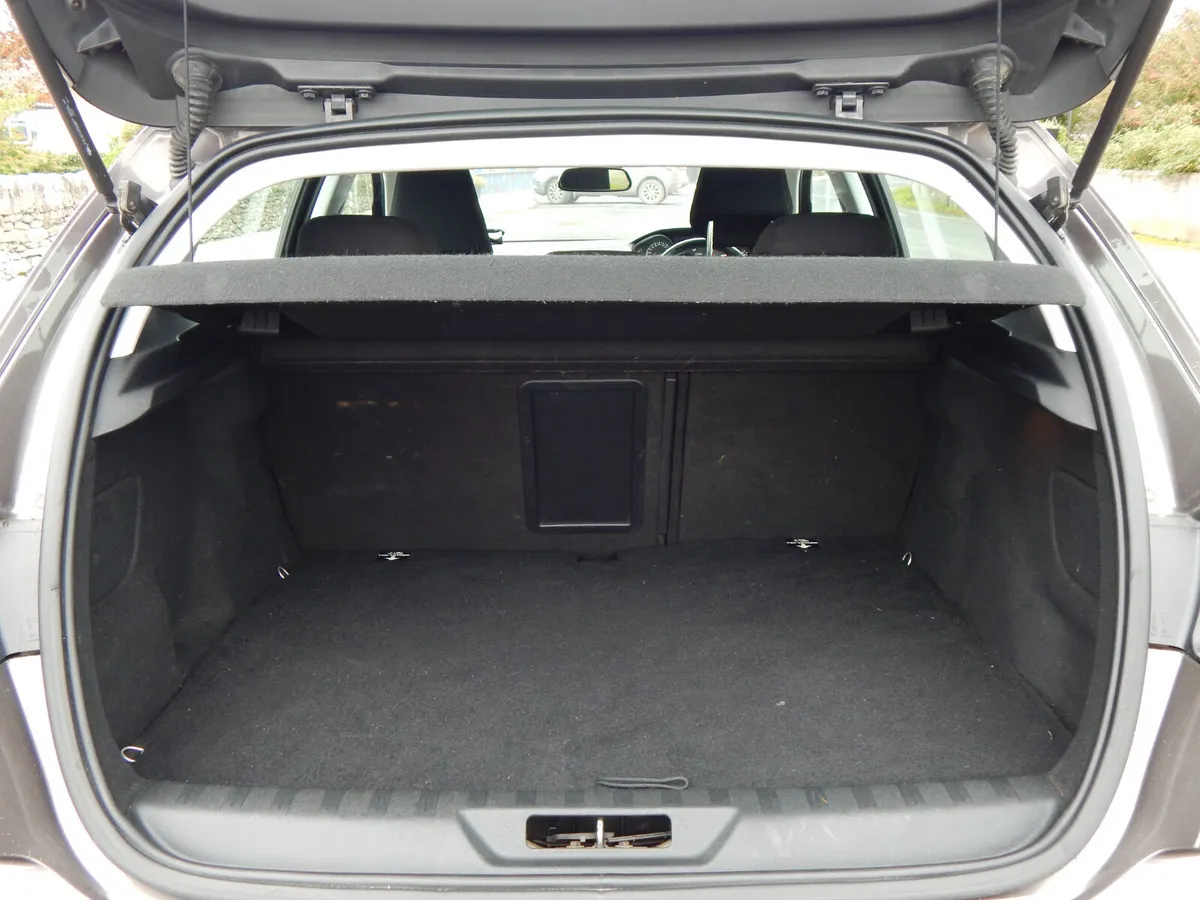 Peugeot 308 Hatchback, Diesel, 2014, Grey