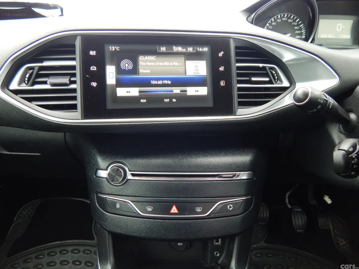 Peugeot 308 Hatchback, Diesel, 2014, Grey