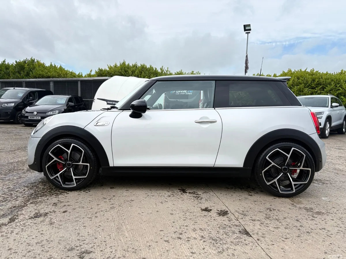 Mini Cooper Hatchback, Diesel, 2015, Silver