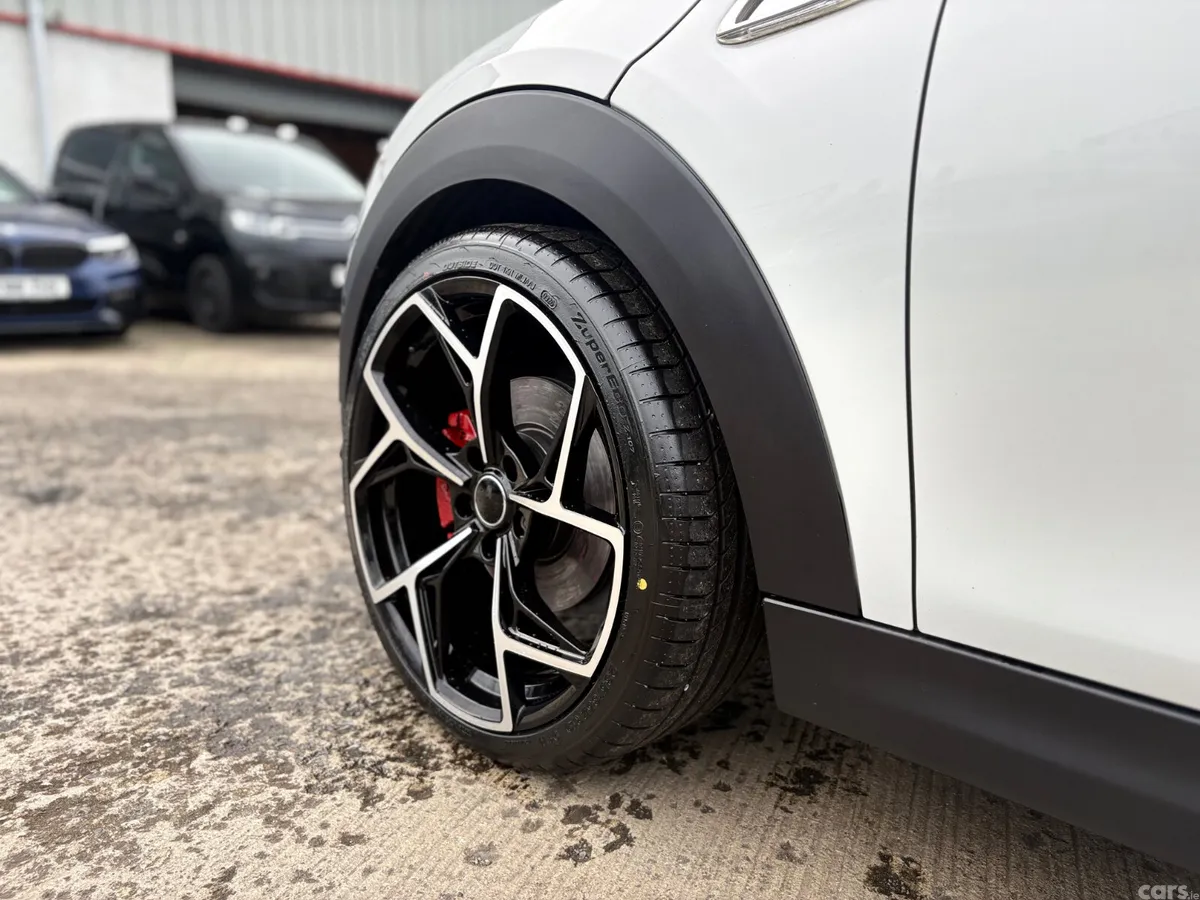 Mini Cooper Hatchback, Diesel, 2015, Silver