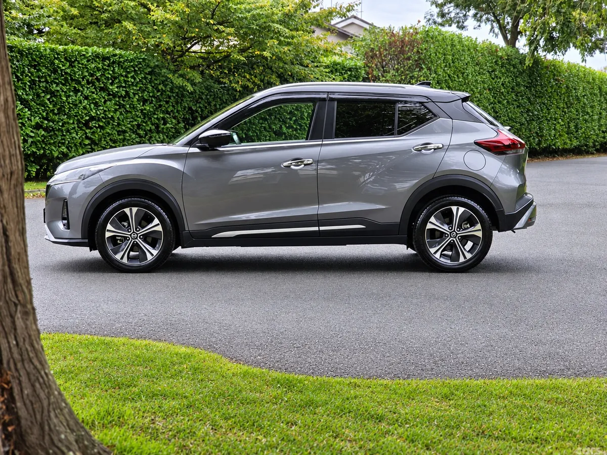 Nissan Juke SUV, Petrol Hybrid, 2021, Grey