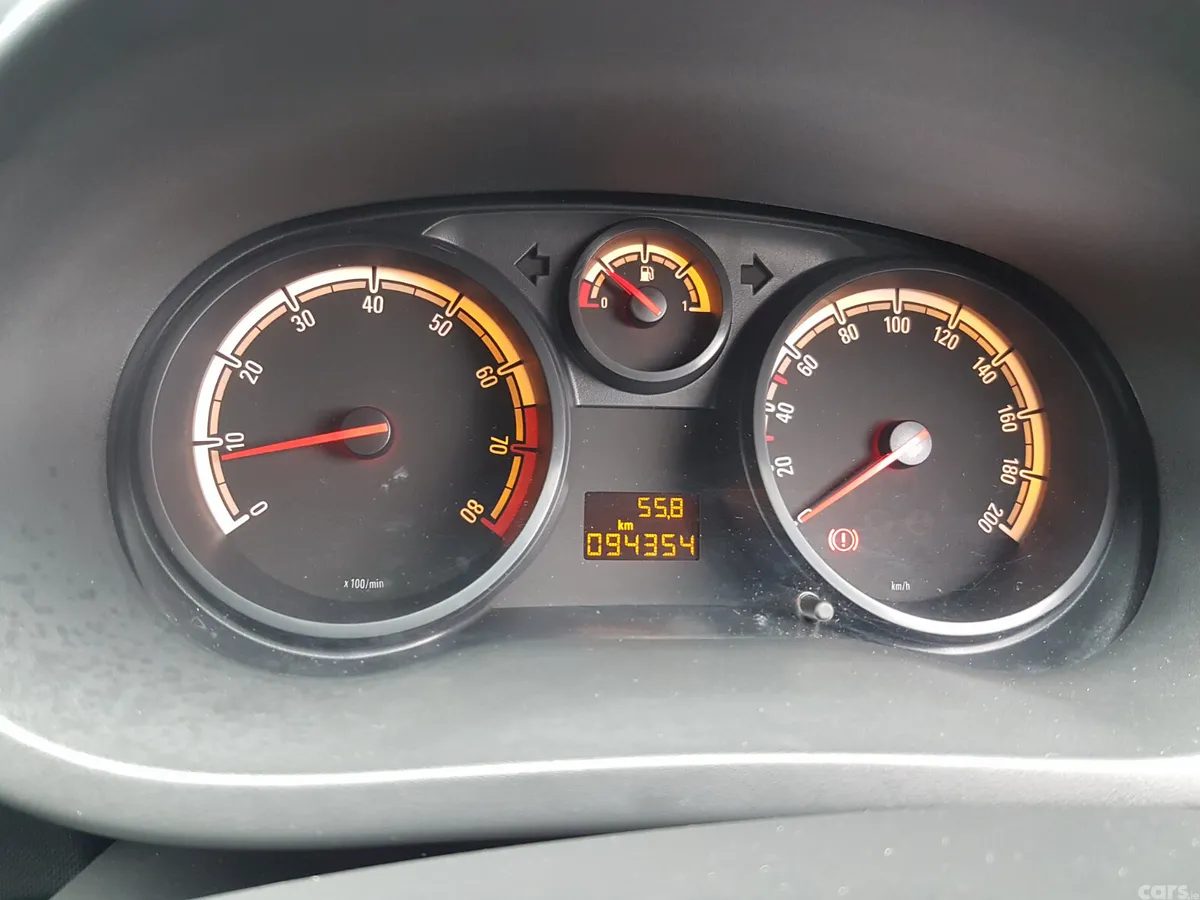 Opel Corsa Hatchback, Petrol, 2014, Silver