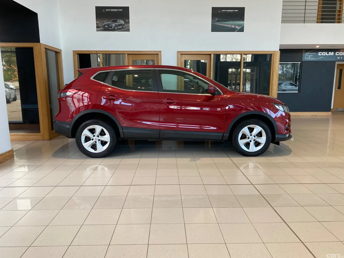 Nissan Qashqai Hatchback, Diesel, 2019, Red