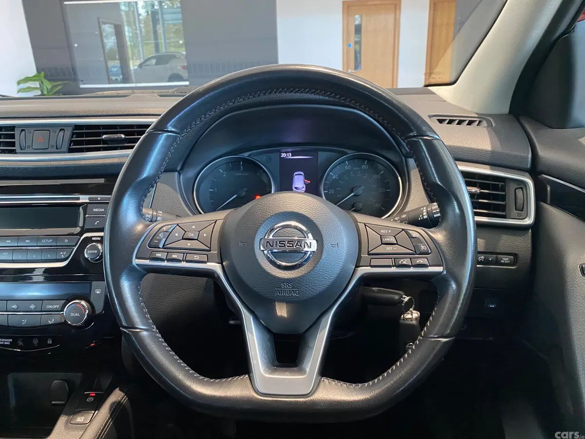 Nissan Qashqai Hatchback, Diesel, 2019, Red