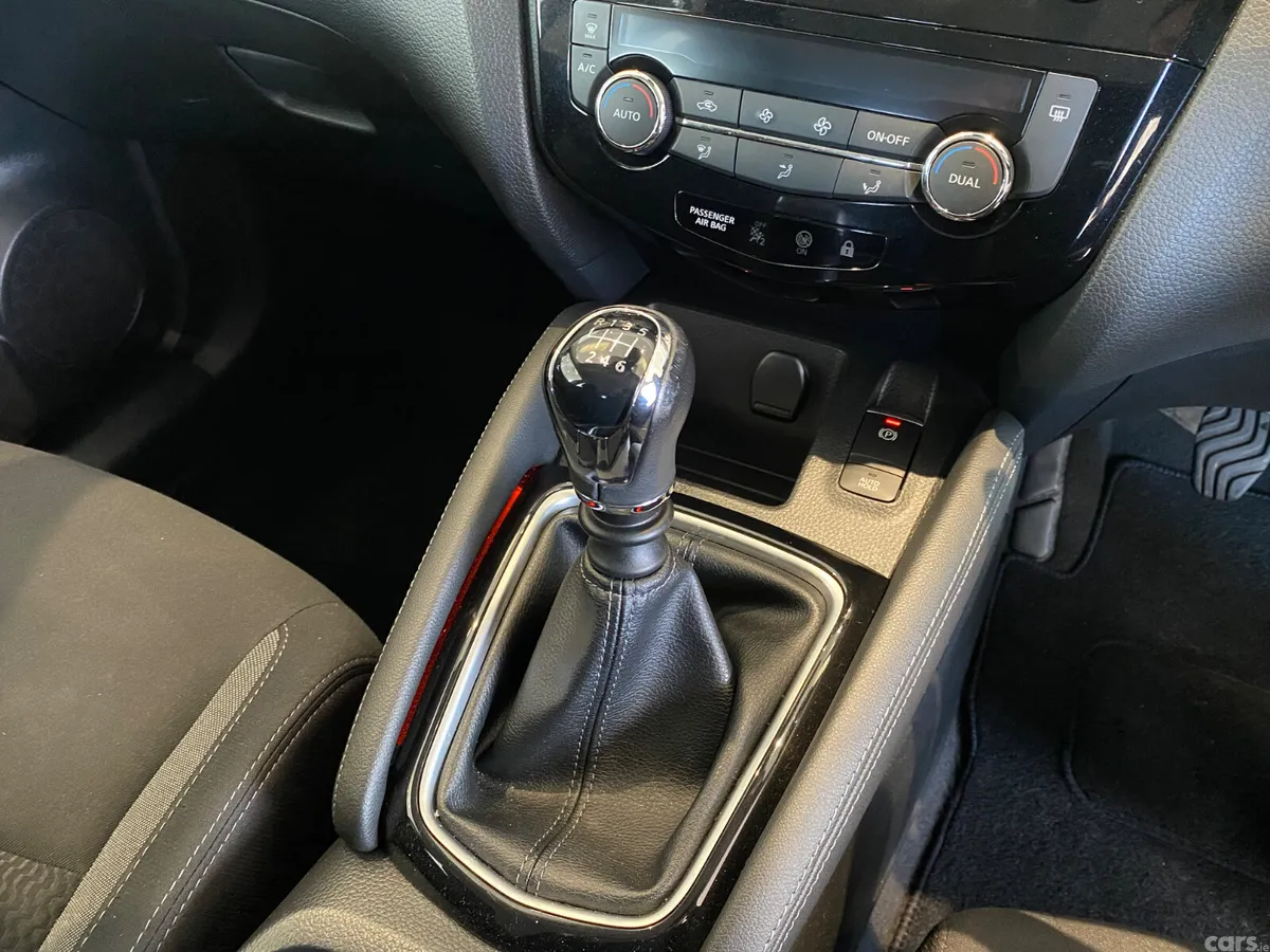 Nissan Qashqai Hatchback, Diesel, 2019, Red