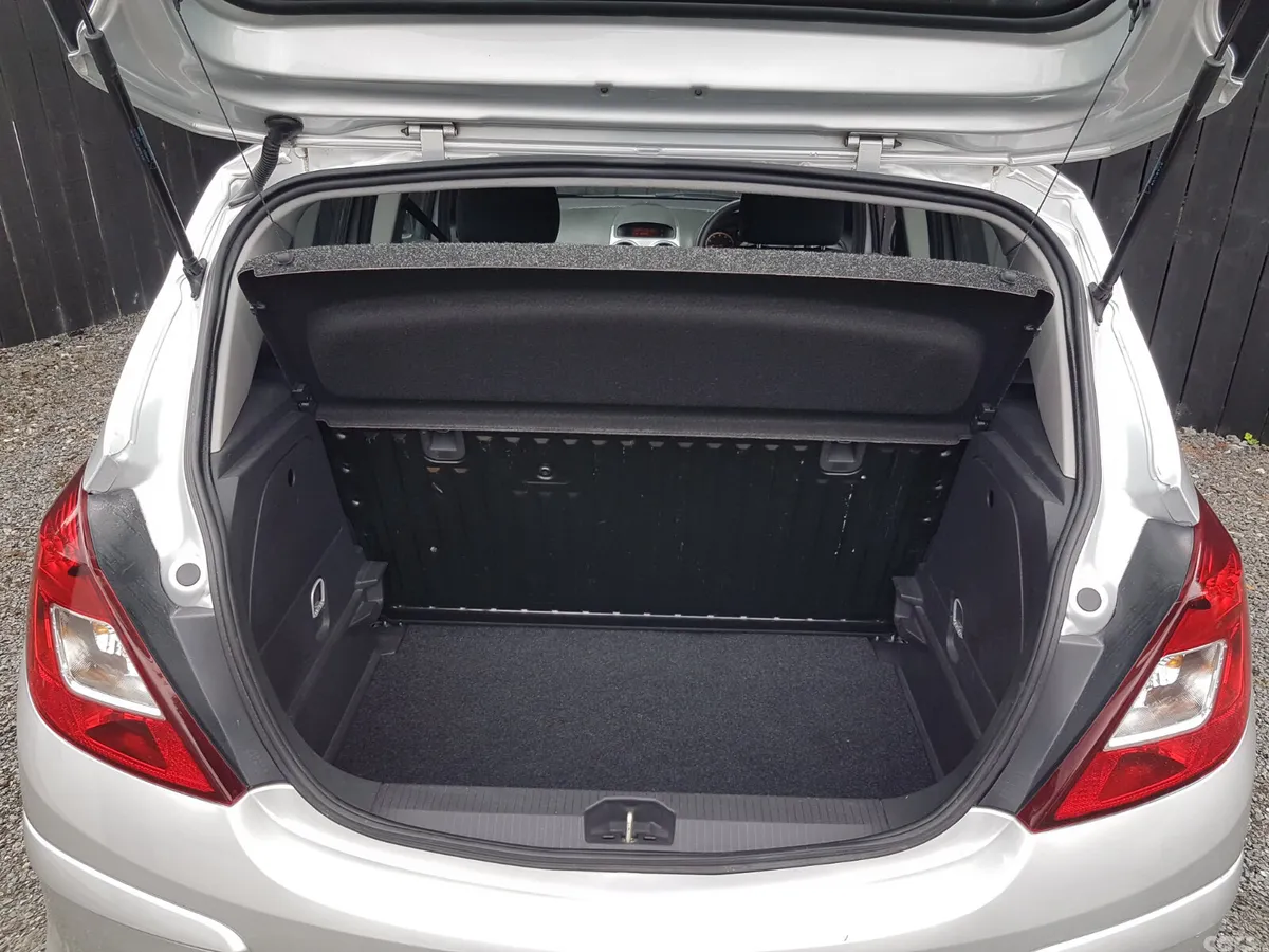 Opel Corsa Hatchback, Petrol, 2014, Silver