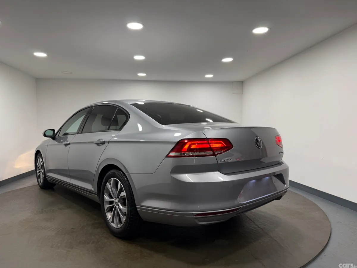 Volkswagen Passat Saloon, Diesel, 2018, Silver