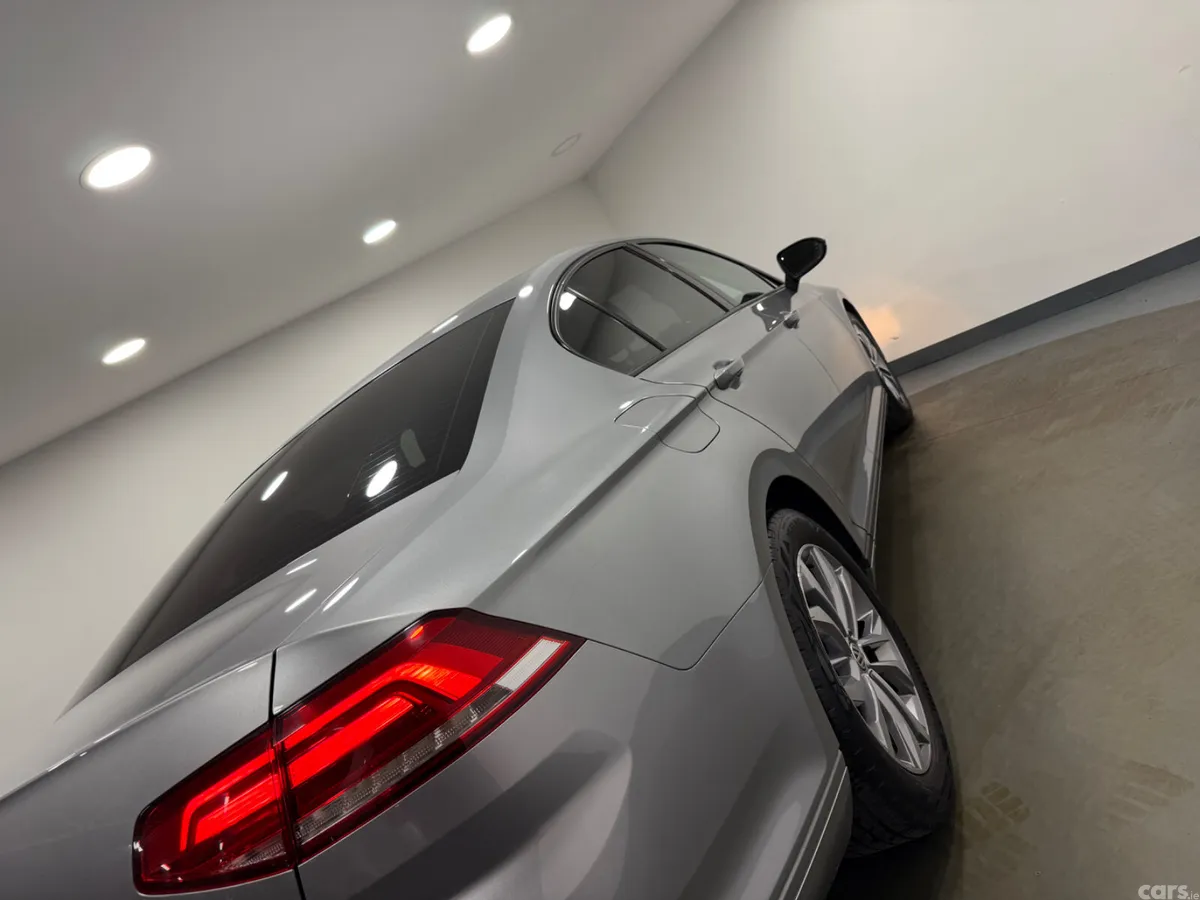 Volkswagen Passat Saloon, Diesel, 2018, Silver