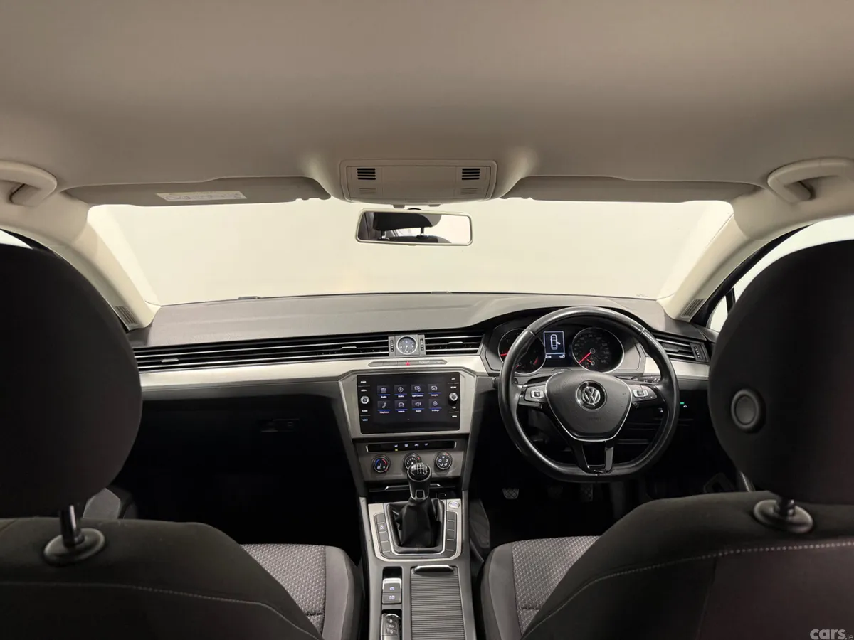 Volkswagen Passat Saloon, Diesel, 2018, Silver