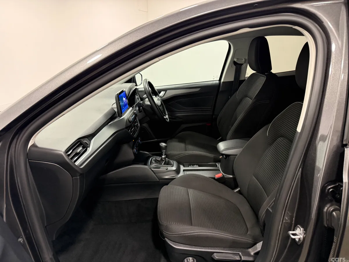Ford Focus Hatchback, Diesel, 2022, Grey