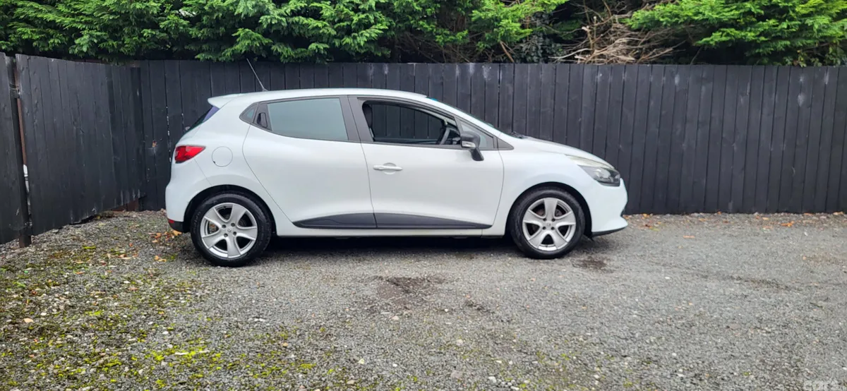 Renault Clio Hatchback, Petrol, 2015, White