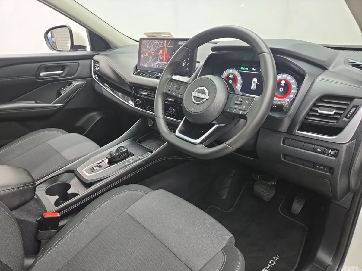 Nissan Qashqai MPV, Petrol, 2024, White