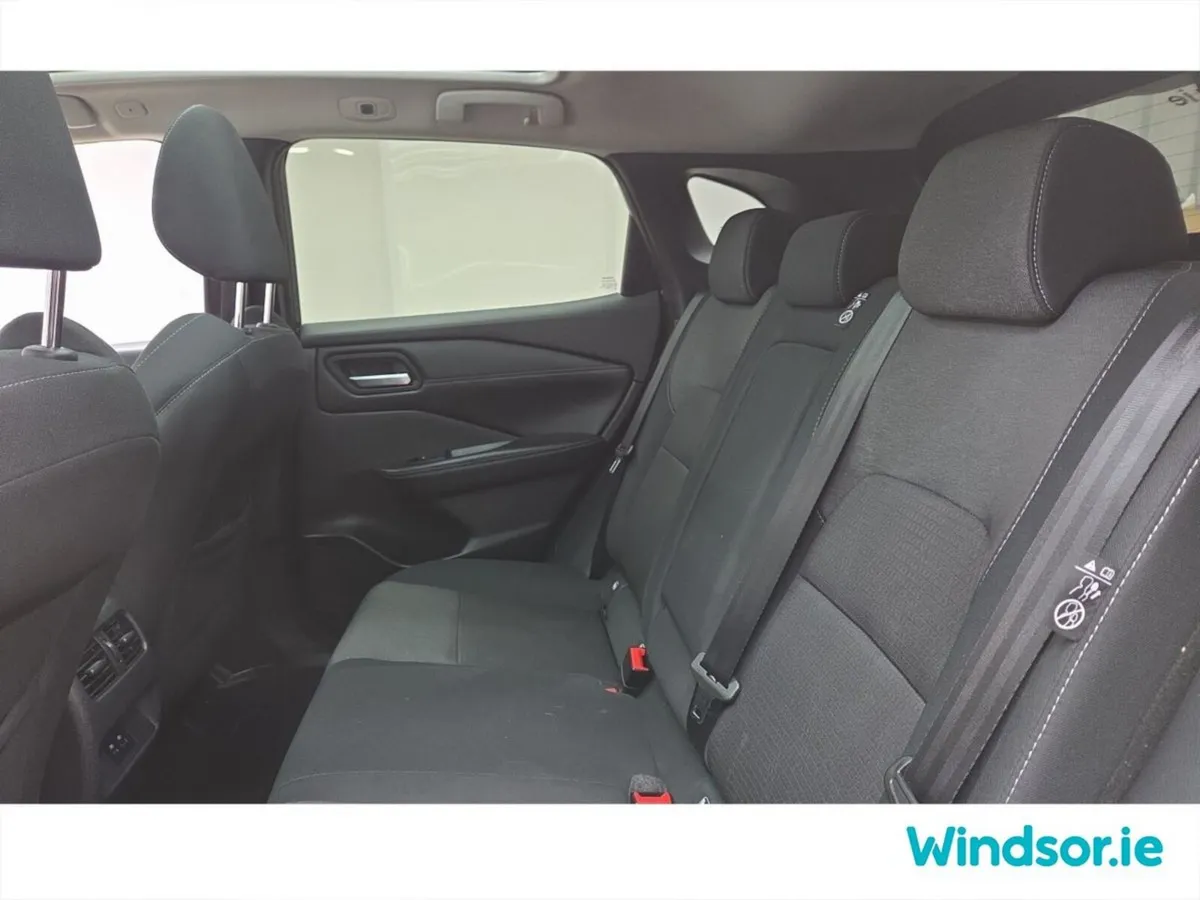Nissan Qashqai MPV, Petrol Hybrid, 2023, White